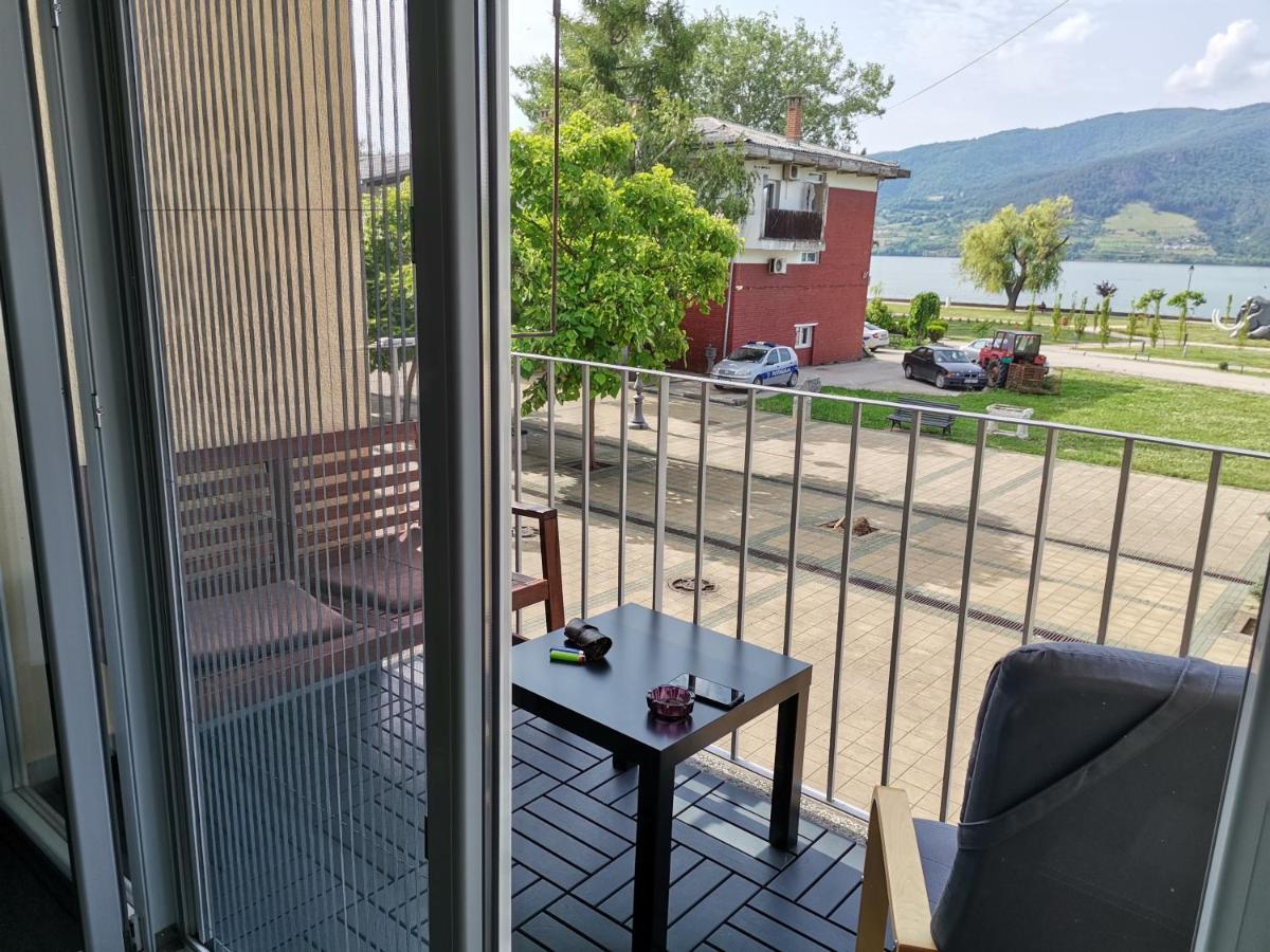 Apartman Terassa โดนยี มิลาโนวัซ ภายนอก รูปภาพ